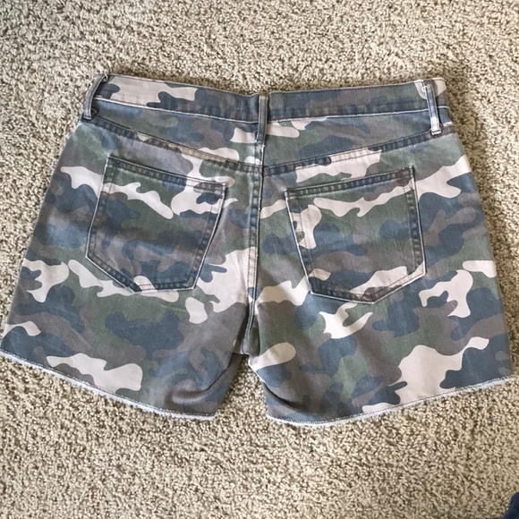 GAP Camo Shorts - Picture 5 of 5